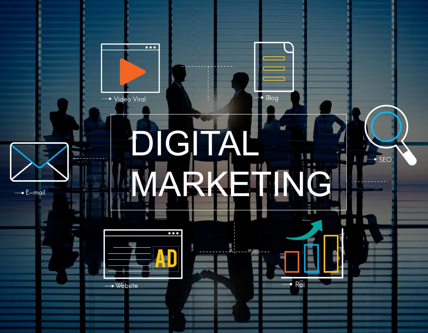 digital marketing with icons business people (1)
